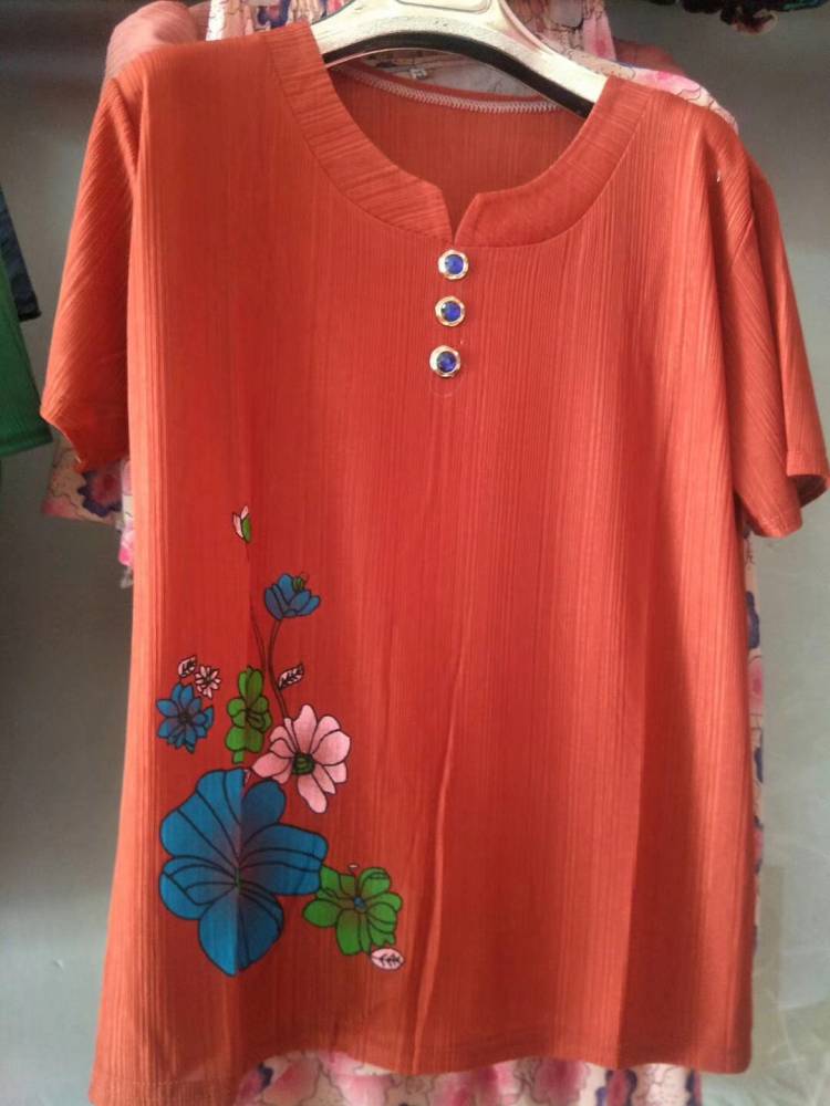 德陽服裝批發市場探秘 廣場舞阿姨裝10元起，年輕媽媽裝半袖5元拿貨